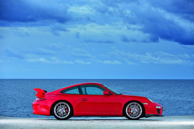 Illustration for article titled 2010 Porsche 911 GT3: Santa's 435 HP Sleigh